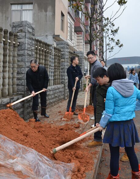 新蘆淞集團(tuán)組織開展義務(wù)植樹活動(dòng)